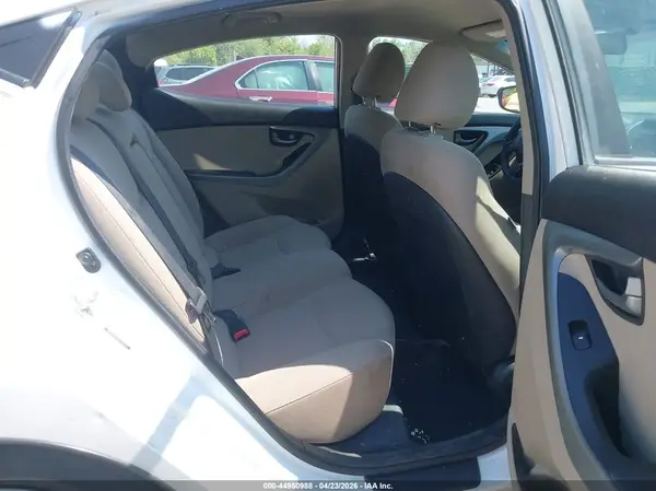 5NPDH4AE8GH756717 2016 HYUNDAI ELANTRA - Image 8