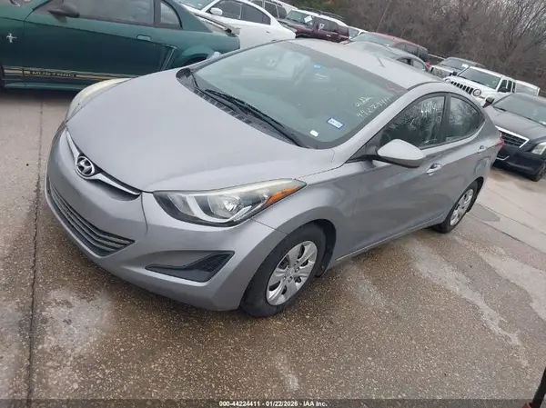 5NPDH4AE8GH757284 2016 HYUNDAI ELANTRA - Image 2