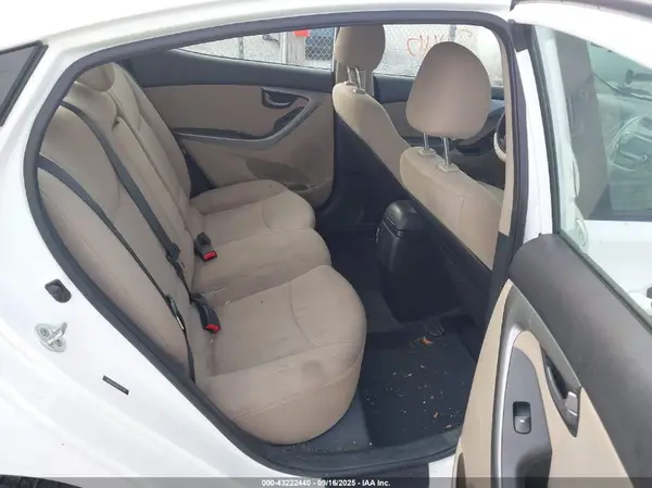 5NPDH4AE8GH757785 2016 HYUNDAI ELANTRA - Image 8