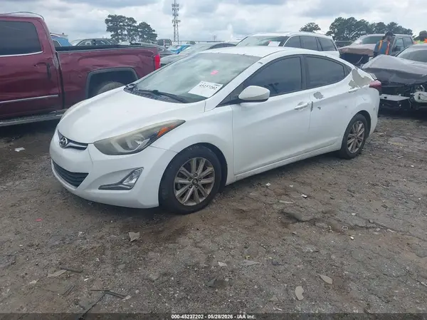 5NPDH4AE8GH758628 2016 HYUNDAI ELANTRA - Image 2