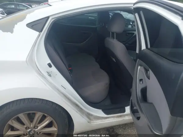 5NPDH4AE8GH758628 2016 HYUNDAI ELANTRA - Image 8