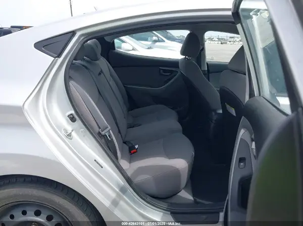 5NPDH4AE8GH760556 2016 HYUNDAI ELANTRA - Image 8