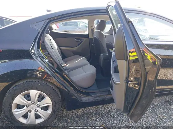 5NPDH4AE8GH760735 2016 HYUNDAI ELANTRA - Image 8