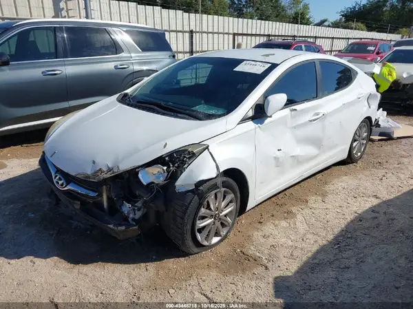 5NPDH4AE8GH761755 2016 HYUNDAI ELANTRA - Image 2