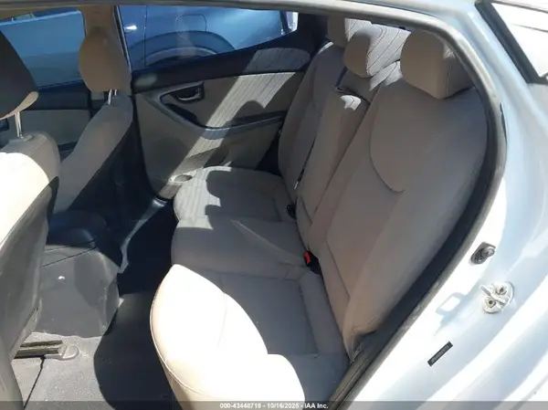 5NPDH4AE8GH761755 2016 HYUNDAI ELANTRA - Image 8