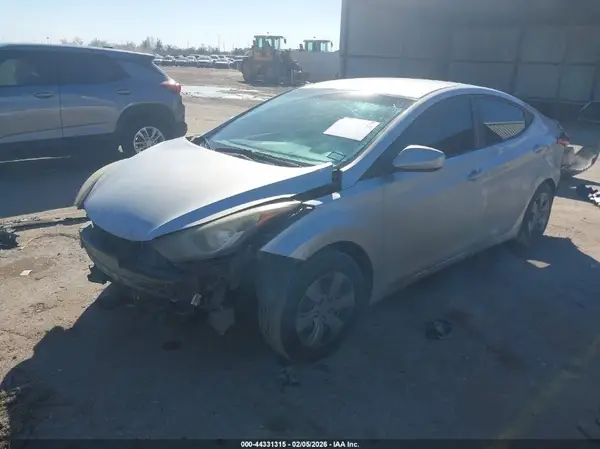 5NPDH4AE8GH767426 2016 HYUNDAI ELANTRA - Image 2