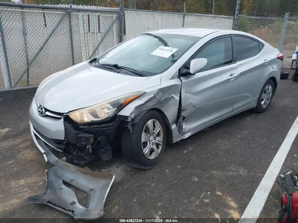 5NPDH4AE8GH767877 2016 HYUNDAI ELANTRA - Image 2