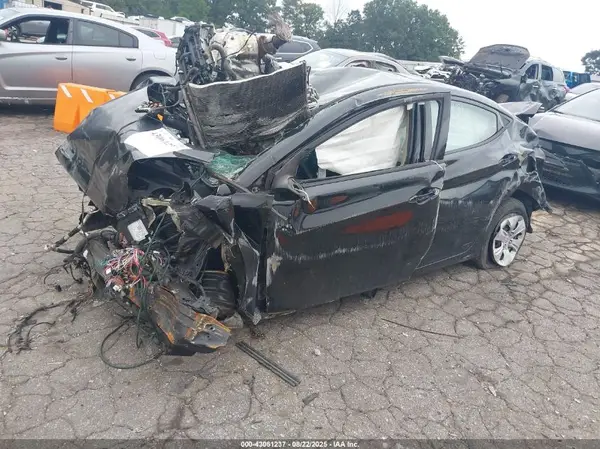 5NPDH4AE8GH768981 2016 HYUNDAI ELANTRA - Image 2