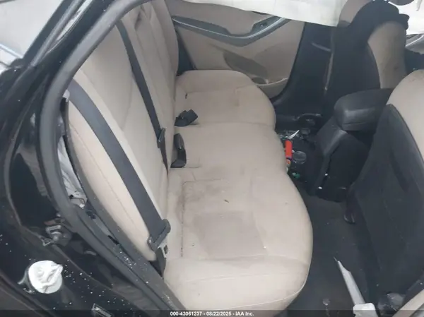 5NPDH4AE8GH768981 2016 HYUNDAI ELANTRA - Image 8