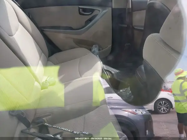 5NPDH4AE8GH771928 2016 HYUNDAI ELANTRA - Image 8