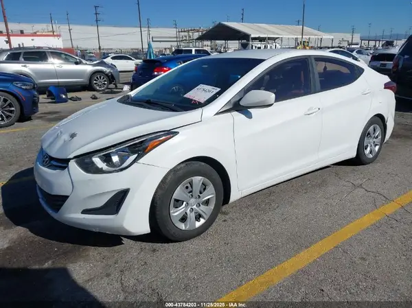 5NPDH4AE8GH772822 2016 HYUNDAI ELANTRA - Image 2