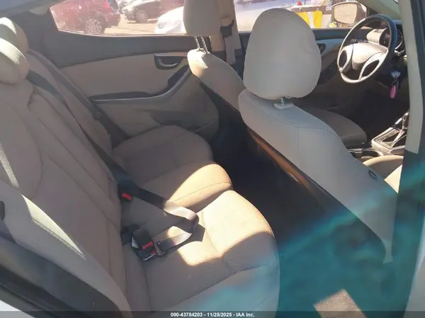 5NPDH4AE8GH772822 2016 HYUNDAI ELANTRA - Image 8
