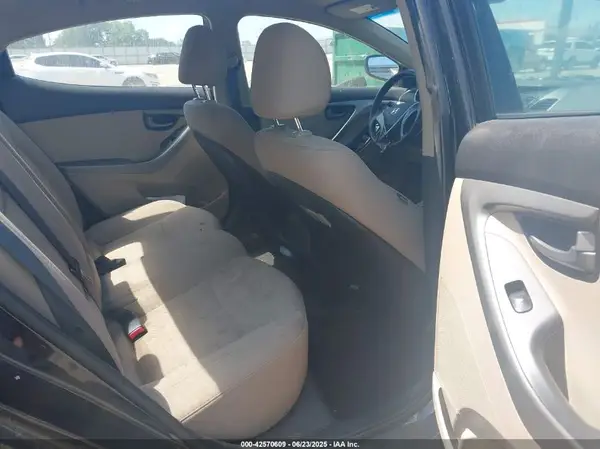 5NPDH4AE8GH774439 2016 HYUNDAI ELANTRA - Image 8