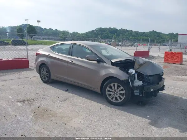 5NPDH4AE8GH776014 2016 HYUNDAI ELANTRA - Image 1