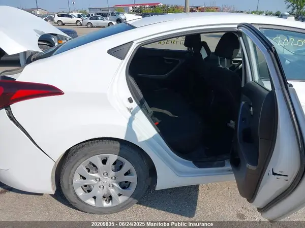 5NPDH4AE8GH781326 2016 HYUNDAI ELANTRA - Image 8