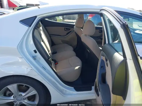 5NPDH4AE8GH785134 2016 HYUNDAI ELANTRA - Image 8