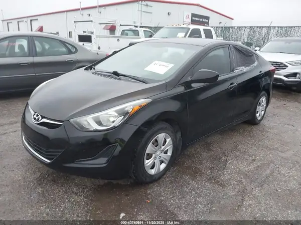 5NPDH4AE8GH786431 2016 HYUNDAI ELANTRA - Image 2