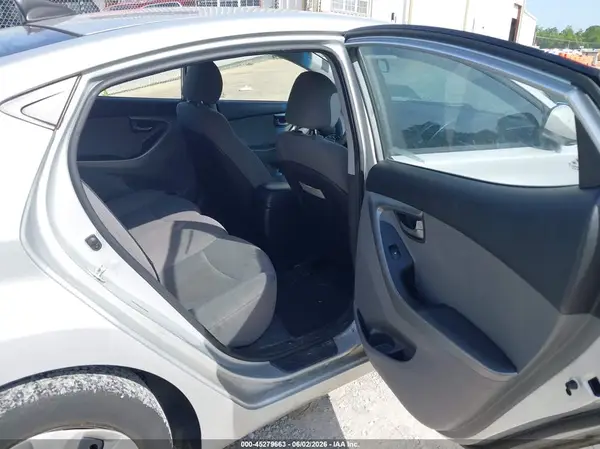 5NPDH4AE8GH787613 2016 HYUNDAI ELANTRA - Image 8