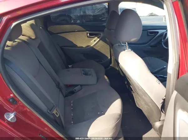5NPDH4AE8GH795145 2016 HYUNDAI ELANTRA - Image 8