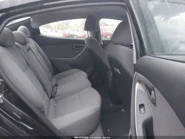 5NPDH4AE8GH796568 2016 HYUNDAI ELANTRA - Image 8