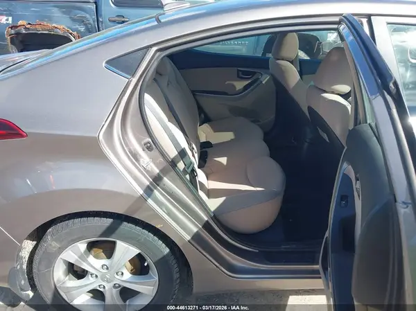 5NPDH4AE8GH797476 2016 HYUNDAI ELANTRA - Image 8