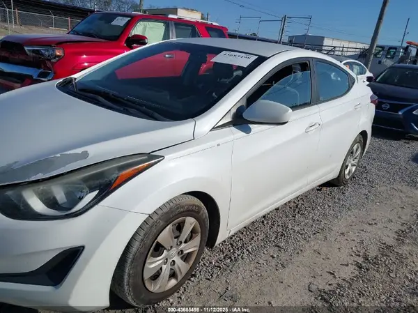 5NPDH4AE9GH663026 2016 HYUNDAI ELANTRA - Image 2