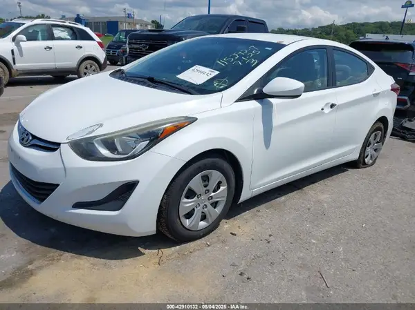 5NPDH4AE9GH665021 2016 HYUNDAI ELANTRA - Image 2