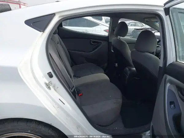 5NPDH4AE9GH666590 2016 HYUNDAI ELANTRA - Image 8