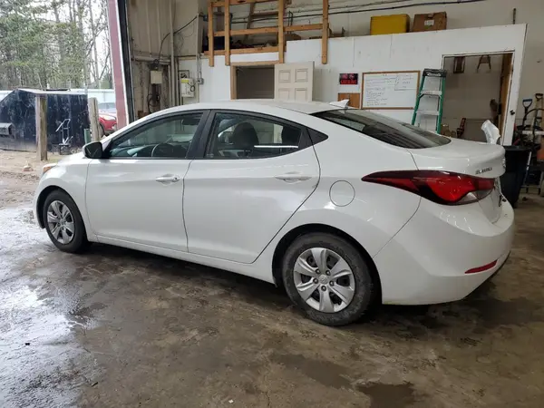 5NPDH4AE9GH667318 2016 HYUNDAI ELANTRA - Image 2