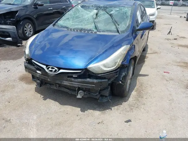 5NPDH4AE9GH667349 2016 HYUNDAI ELANTRA - Image 2