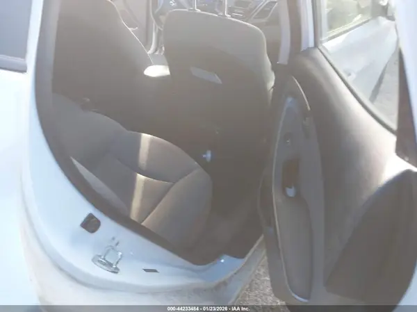 5NPDH4AE9GH667559 2016 HYUNDAI ELANTRA - Image 8