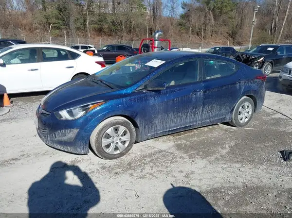 5NPDH4AE9GH670087 2016 HYUNDAI ELANTRA - Image 2
