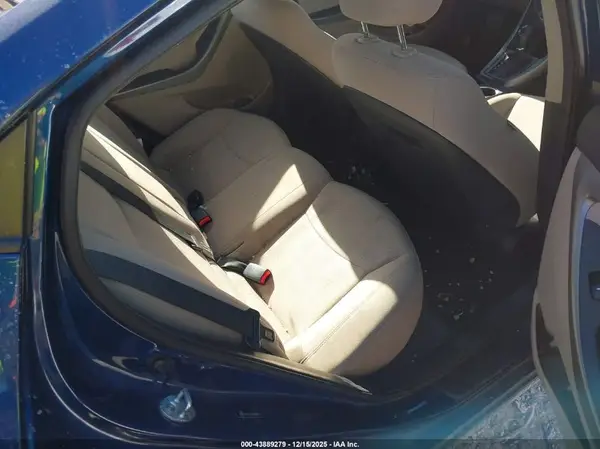 5NPDH4AE9GH670087 2016 HYUNDAI ELANTRA - Image 8