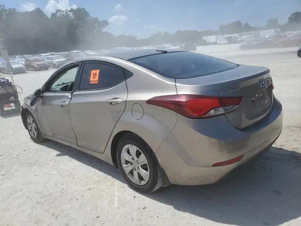 5NPDH4AE9GH670574 2016 HYUNDAI ELANTRA - Image 2
