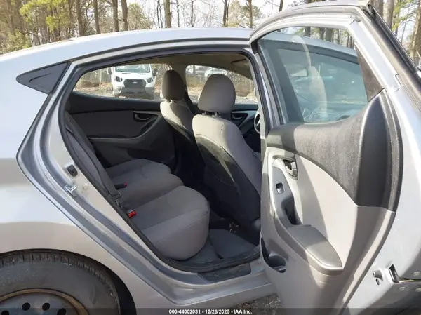 5NPDH4AE9GH670901 2016 HYUNDAI ELANTRA - Image 8