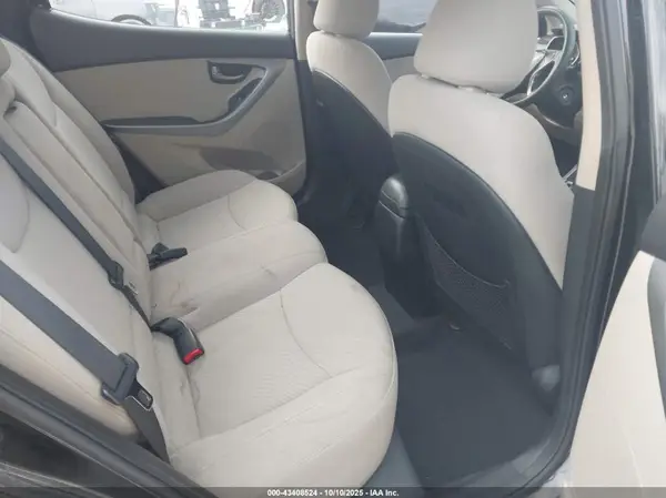 5NPDH4AE9GH671403 2016 HYUNDAI ELANTRA - Image 8