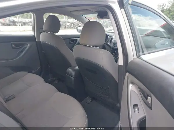 5NPDH4AE9GH673152 2016 HYUNDAI ELANTRA - Image 8