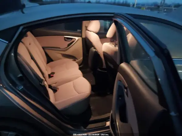 5NPDH4AE9GH679405 2016 HYUNDAI ELANTRA - Image 8