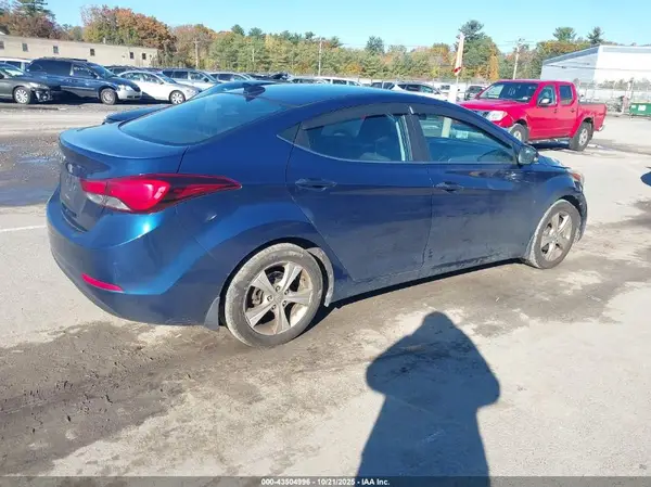 5NPDH4AE9GH681817 2016 HYUNDAI ELANTRA - Image 2