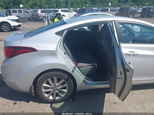 5NPDH4AE9GH682708 2016 HYUNDAI ELANTRA - Image 8