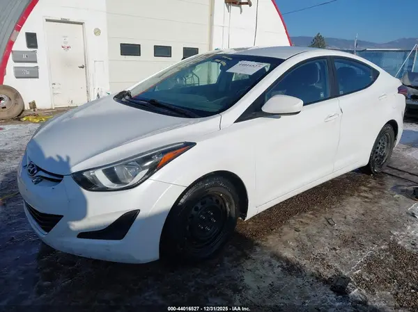 5NPDH4AE9GH684264 2016 HYUNDAI ELANTRA - Image 2
