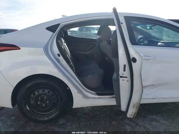 5NPDH4AE9GH684264 2016 HYUNDAI ELANTRA - Image 8