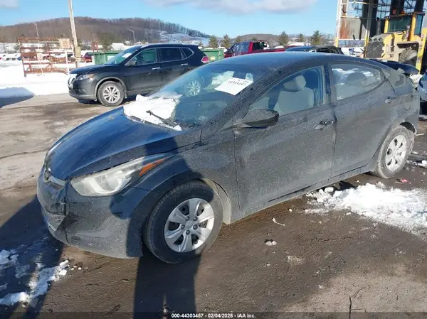 5NPDH4AE9GH684667 2016 HYUNDAI ELANTRA - Image 2