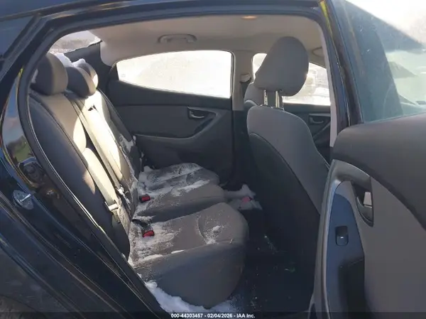 5NPDH4AE9GH684667 2016 HYUNDAI ELANTRA - Image 8