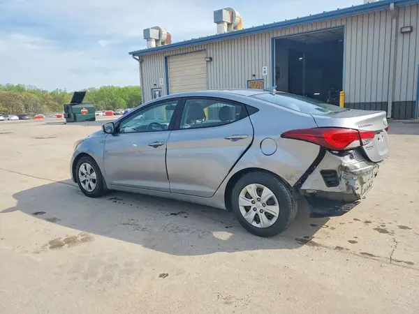 5NPDH4AE9GH685298 2016 HYUNDAI ELANTRA - Image 2