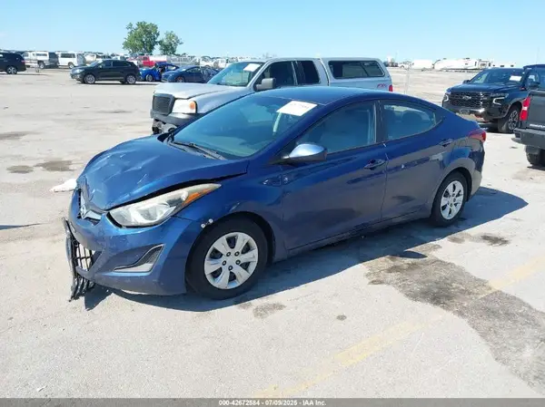 5NPDH4AE9GH686175 2016 HYUNDAI ELANTRA - Image 2