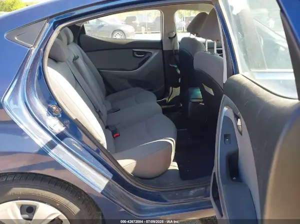 5NPDH4AE9GH686175 2016 HYUNDAI ELANTRA - Image 8