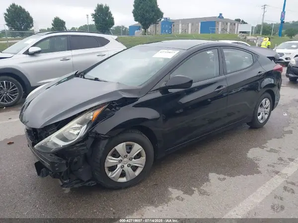 5NPDH4AE9GH686578 2016 HYUNDAI ELANTRA - Image 2