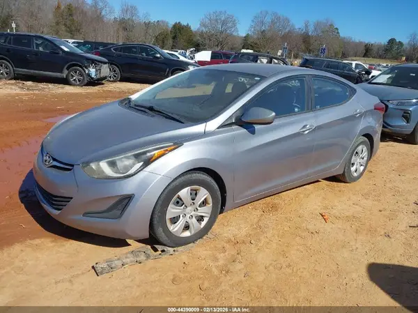 5NPDH4AE9GH686998 2016 HYUNDAI ELANTRA - Image 2
