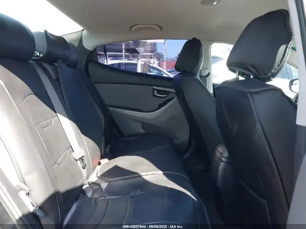 5NPDH4AE9GH687259 2016 HYUNDAI ELANTRA - Image 8